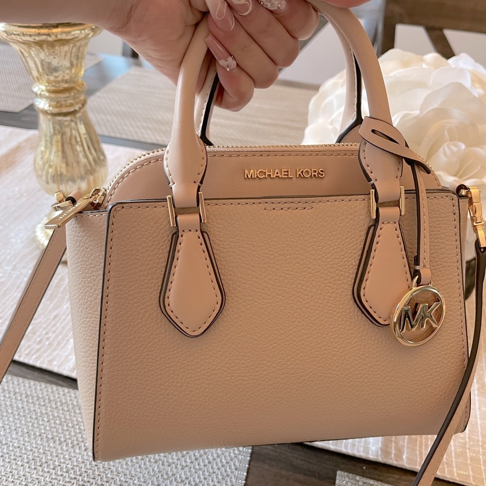 ✨SALE✨Michael Kors Convertible Handbag